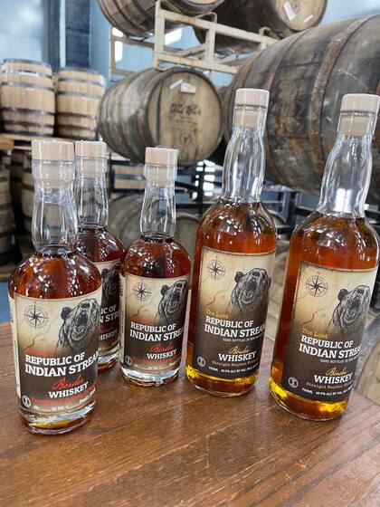 Como homenaje al experimento de autogobierno, unos empresarios bautizaron su whisky con el nombre del desaparecido país