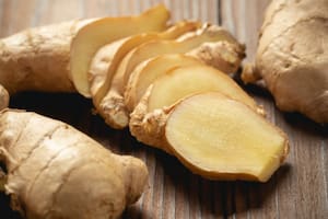 Cómo incorporar jengibre para reducir la inflamación de estómago y garganta