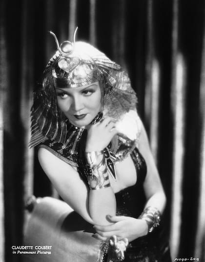 Como la Cleopatra de Cecil B. de Mille, en 1934