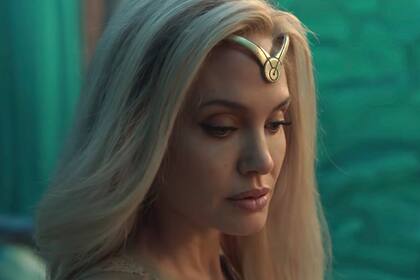 Como la guerrera Thena en Eternals, que se estrenará el jueves 4 en nuestro país
