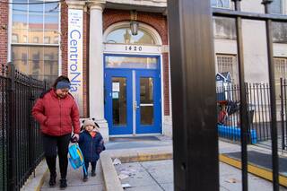 Cómo la presencia del ICE está cambiando el cuidado infantil en las comunidades latinas