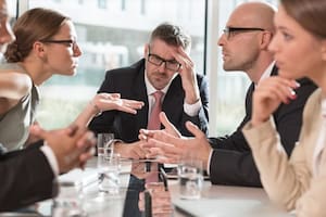 Cómo lidiar cuando una persona te interrumpe al hablar