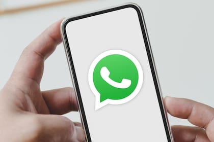 Cómo mandar un mensaje de video por WhatsApp con manos libres