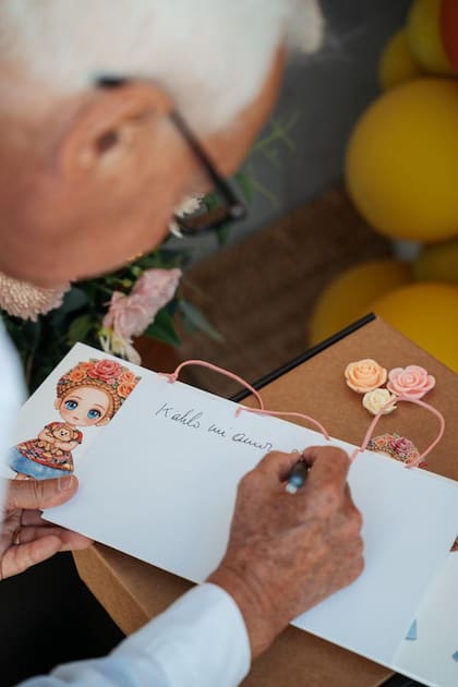 Como muchos de los invitados, el fundador del Malba también le dejó escritas unas palabras para el recuerdo a su heredera