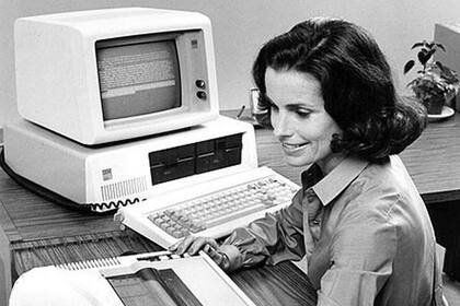 Como ocurrió con VisiCalc y la Apple II, gracias a un software de hojas de cálculo la IBM PC 5150 pudo ser un éxito en el mercado