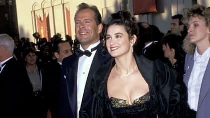 como-olvidarlos-demi-moore-un-impactante-vestido-KQ433R4B7ZA4XOKIKSBGE5MSQI Los 63 de Demi Moore: de Ghost a La Sustancia, las películas que forjaron su carrera en Hollywood, sus amores y su resiliencia