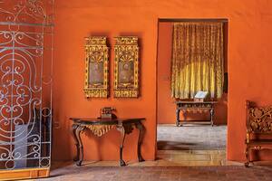 Como parte de la reforma del hotel se sumaron nuevas puertas y ventanas. Antes, el convento de clausura no tenía contacto con la calle