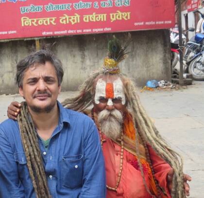 Como parte de su idea de "periodismo cash" -la premisa de que todo tiene su precio- Meneses se compró un dios en la India.