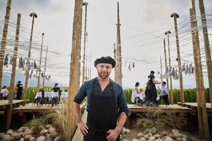 Como parte del ciclo ICBC Exclusive Gourmet, Tegui en SuperUco abre nuevamente sus puertas. Un pop up gastronómico de 40 días, durante los cuales Tegui se duplica en Mendoza con una cocina de identidad y producto. Un viaje al corazón y mente creativa de Germán Martitegui