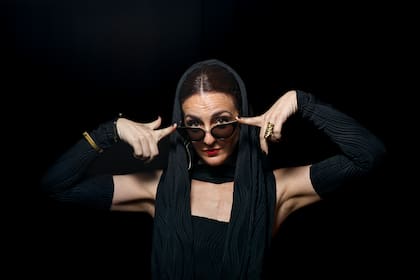 Como parte del estreno de la serie, que tiene cinco episodios de 30 minutos, la plataforma lanzará un especial en formato documental