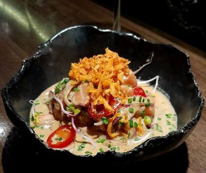 Como parte del omakase se pueden encontrar el ceviche de langostinos y de pesca blanca