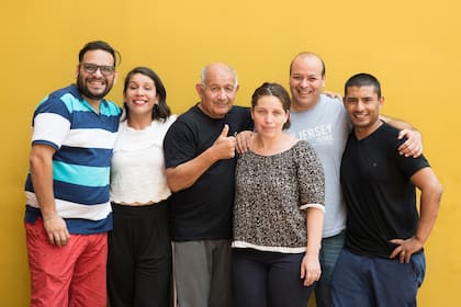 Como parte del proyecto Barrio Abierto, que impulsa Daniel Cerezo, ellos crearon emprendimientos solidarios en sus barrios: biblioteca, banco de anteojos, gimnasio y talleres de danza para crear nuevas oportunidades a quienes más las necesitan