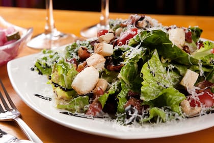 Cómo preparar una ensalada césar única