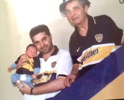 Como propone Daniel Angelici al lanzar su vino, Cupra es un legado familiar y un homenaje a su padre Don Remo. La foto es de Facebook, junio de 2016: "Con mi hijo y mi papá, tres generaciones xeneizes"