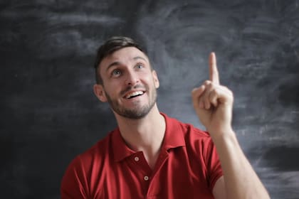 ¿Cómo se dice? ¿vaso con agua o vaso de agua? (Foto Pexels)