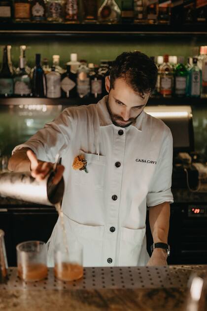 Cómo se entrena un bartender. "Dos veces por semana, temprano a la mañana, practicaba cata a ciegas. En el bar, con mi compañera Guillermina Usqueda, nos preparábamos cócteles uno al otro, así dos horas".