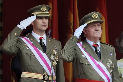 El rey de España Felipe VI y su padre, el rey emérito Juan Carlos I