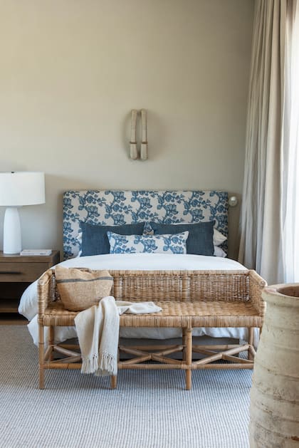 Como se trata de una familia con siete hijos de diferentes edades (y algunos, ya mayores, se alojan allí con sus propias familias), los cuartos tienen una estética versátil.