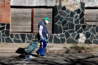 Los vecinos de Versalles observados llevaban todos sus elementos de protección al momento de circular por la calle