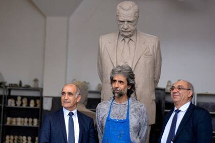 Carlos Benavidez fue el escultor del monumento