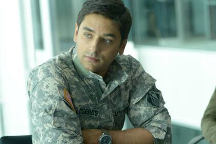 Como Sergio Balleseros en la serie de Cameron Porsandeh