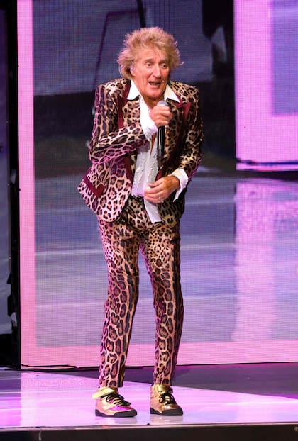 Como si el tiempo no pasara, Rod Stewart mostró todo su talento en el Anfiteatro Ascend, de Nashville, Tennessee; a bordo de su gira mundial One Last Time, el cantante se presentará en el Movistar Arena de Buenos Aires el 22, 23 y 24 de octubre