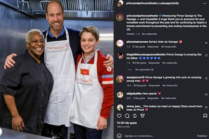 Como su mamá Diana lo hizo con él: el príncipe Guillermo llevó a su hijo a un refugio para personas sin hogar.