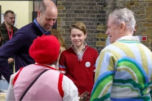 William repitió un gesto de Diana y llevó a su hijo George a un refugio para personas sin hogar en Londres