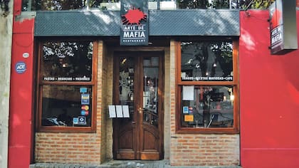 Como su nombre lo indica, todo en este restaurante remite a la unión entre gastronomía y mafia