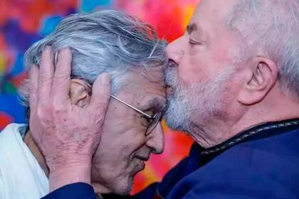 Como tantos cantantes de su país, Caetano Veloso hizo público su apoyo a Lula da Silva