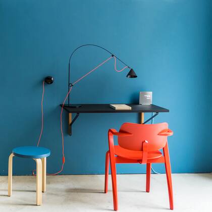 Como todas sus versiones, la de escritorio tampoco tiene tornillos y es fácilmente desarmable.