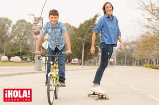 La arquera de Las Leonas posa con su hijo y recuerda los duros momentos que vivieron juntos