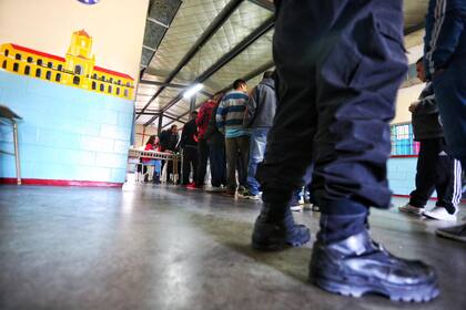 La fila en la mesa 99 de la Unidad 48 del Servicio Penitenciario 48