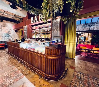 Comodo tiene espacio para 400 cubiertos.