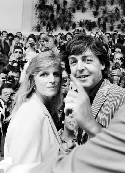 Compañeros. Conoció a Linda Eastman, una fotógrafa neoyorquina, en 1967 y un año más tarde se casaron. Ella fue su gran compañera de vida. Murió de cáncer en 1998