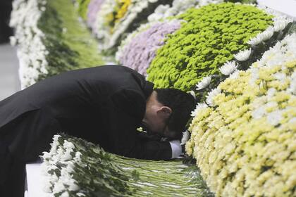 Compañeros rinden homenaje a los alumnos del colegio Danwon