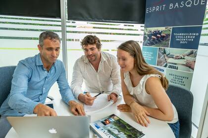 Compañeros y amigos del rugby, Federico Martín Aramburú y Shaun Hegarty fundaron en 2014 Esprit Basque, una agencia de viajes