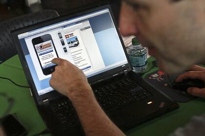 Compañías como Amazon, Facebook y Google se encuentran a menudo bajo la lupa de organismos gubernamentales que buscan regular el manejo de información personal de los usuarios de Internet