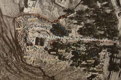 Comparación fotográfica de Compton con la información de las tablas talladas