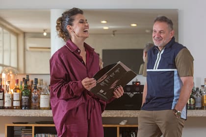 Comparten los mismos gustos y pasiones –la gastronomía, la música, los viajes– y, en unas semanas, disfrutarán de una luna de miel de diez días en Miami con la excusa de ir a una boda. El principito de la familia se queda en casa con la abuela materna.