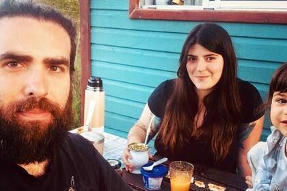 Compartiendo mate en familia.