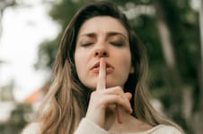 Por qué la frase “te envidio sanamente” es un oxímoron