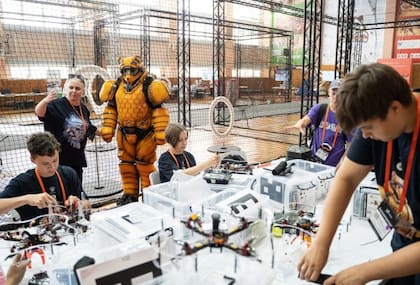 Competencia de drones a nivel escolar en Rusia