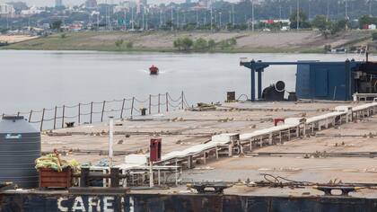 Complejo portuario de Villeta, a 30 kilómetros de Asunción, Paraguay