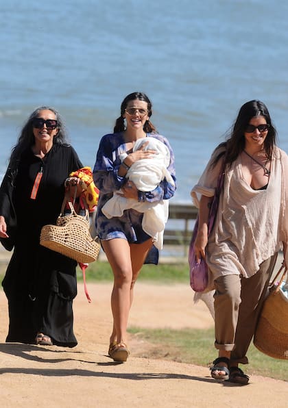 Cómplices y a pura sonrisa, así se vio siempre a la actriz con su mamá Rita y su hermana Marou.