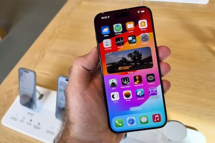 Comprar un iPhone 15 podría costar menos de un millón de pesos