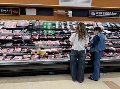 Compras en un supermercado de Los Angeles, California.