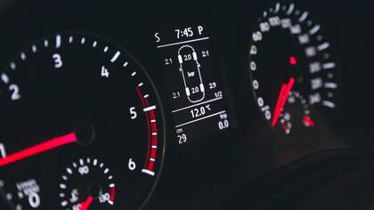 Computadora de viaje, ofrece datos de consumo, la presión de los neumáticos y mucho más