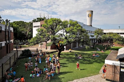 Comunicaciones, el club que sobrevivió a la quiebra y se expande