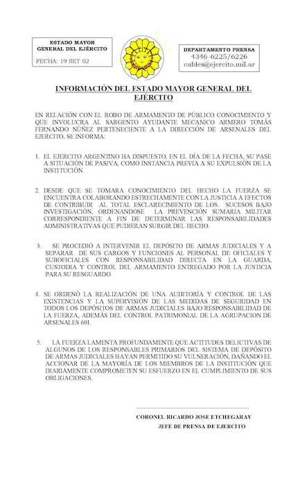 Comunicado de prensa del Ejército, de septiembre de 2002, por el caso de un suboficial que vendía por US$10.000 fusiles FAL que sustraía del arsenal del cuartel en el que revistaba